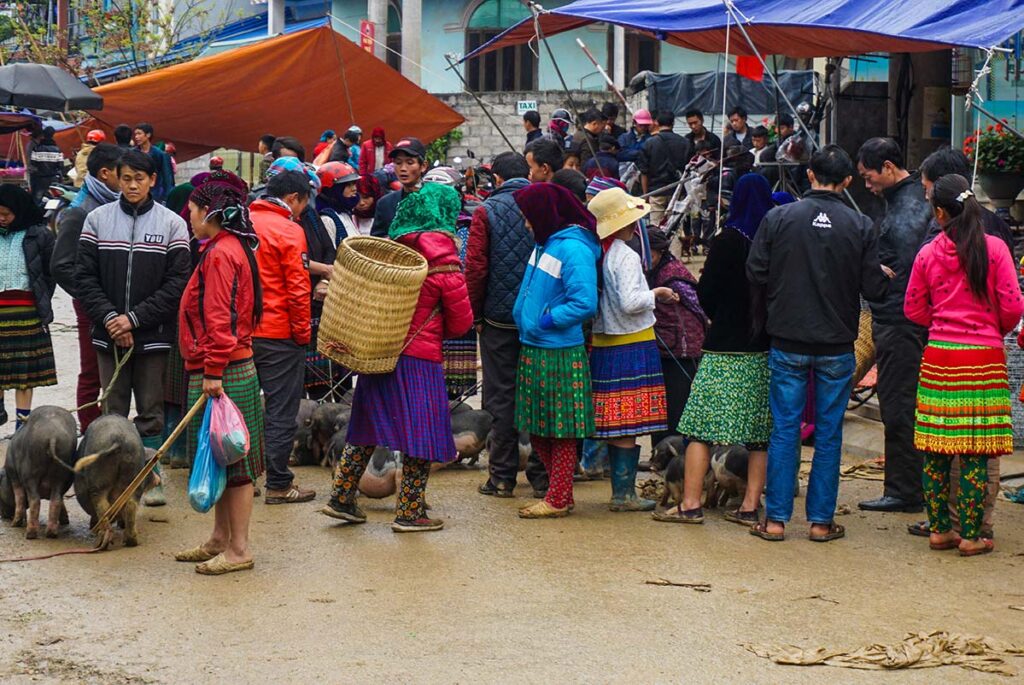 lot of ethnic minority people on the Meo Vac Market on Sunday in Ha Giang