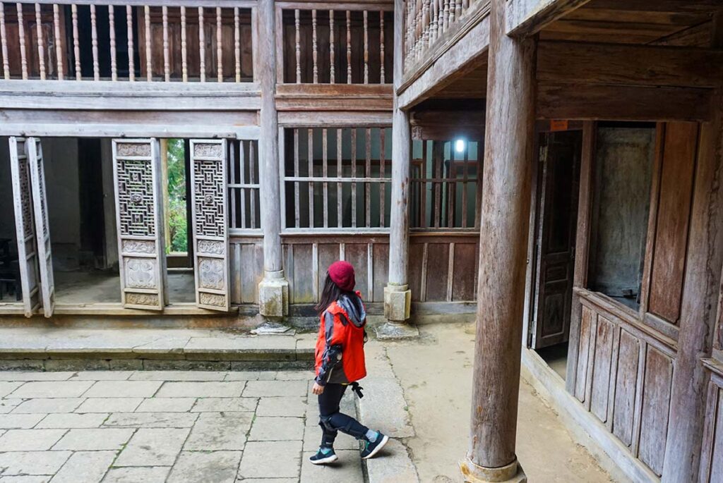 inner courtyard of Hmong King Palace
