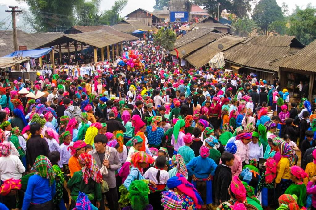 Lot of colorful ethnic minority at the Khau Vai Love Market in Ha Giang