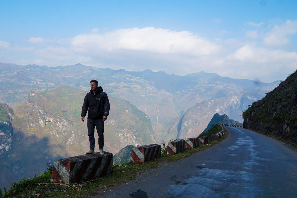 The road of the Ma Pi Leng Pass