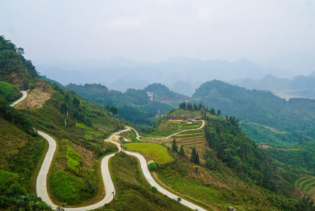 view from top of Quan Ba Heaven Gate (Quan Ba Pass)