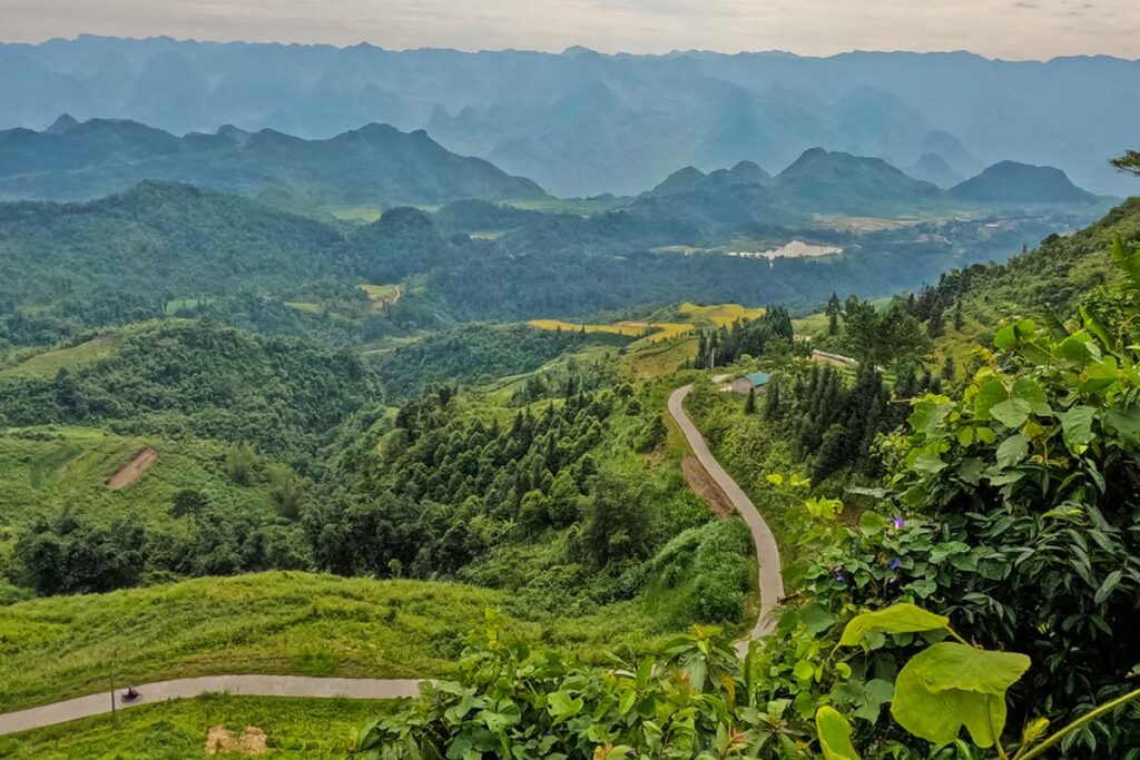 Udsigten fra toppen af Quan Heaven Gate (Quan Ba Pass) langs Ha Giang-løkken