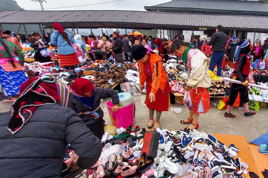 local minorities on Sa Phin Market in Ha Giang