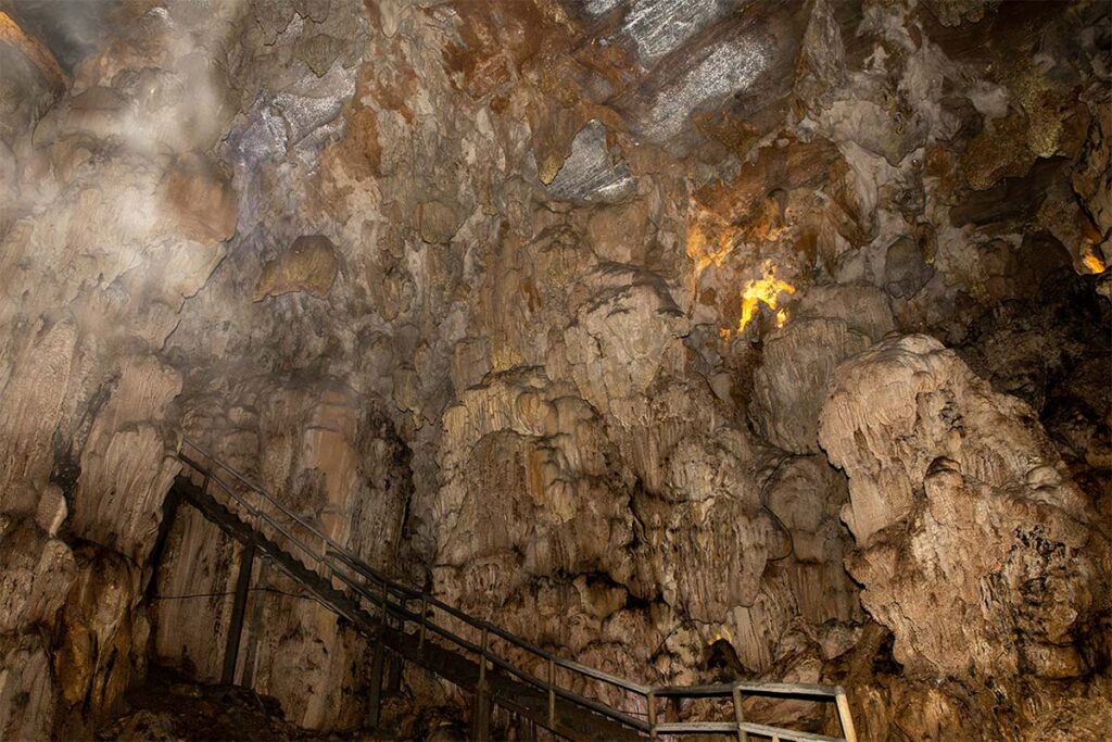 Tham Luong Cave i Ha Giang